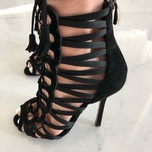 Emilio PUCCI size 38 /8 zip back 3 inch heel